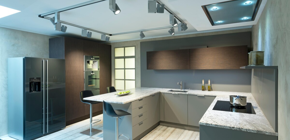 Nanobeschichtete Front kombiniert mit Profilierten Holzfurnier