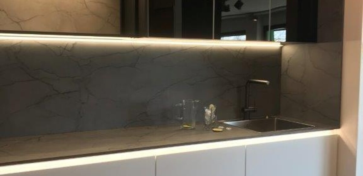 Schüller Küche Oberflächenlackierung mit Anti Finger Print