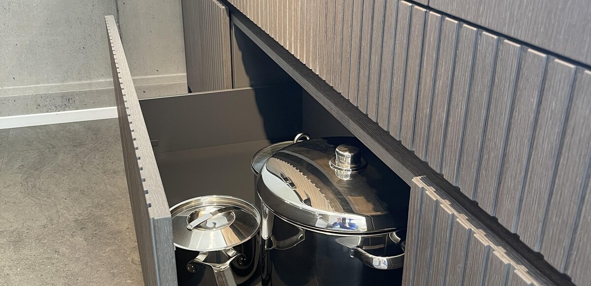 Front Kücheninsel mit großen Schubkasten