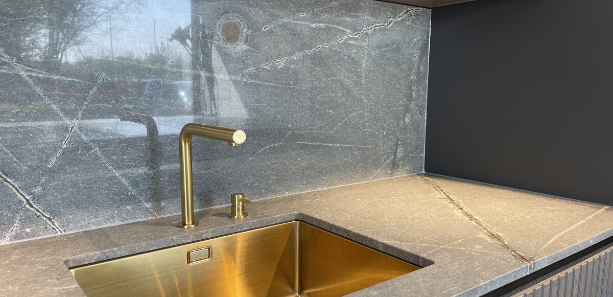 Nivito Unterbauspüle und Armatur Messingfarben gebürstet