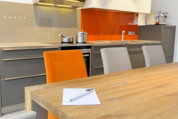 Esstisch in der Küche? Wieviel Personen sollen Platz haben, und was gibt Ihre Küche her?