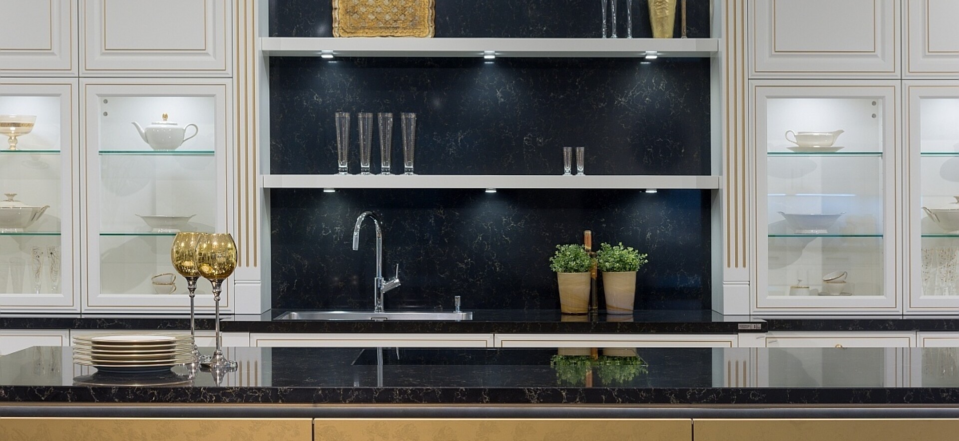 Eine Küche mit vielen schönen Details, gelungen kombiniert und in Szene gesetzt, passt zum Hygge-Einrichtungsstil.